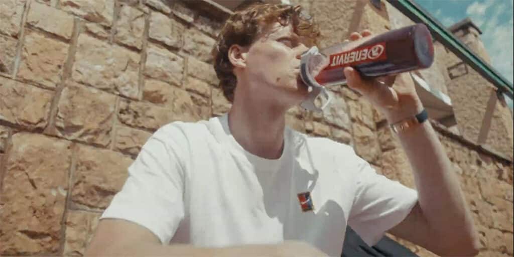 Jannik Sinner con Enervit